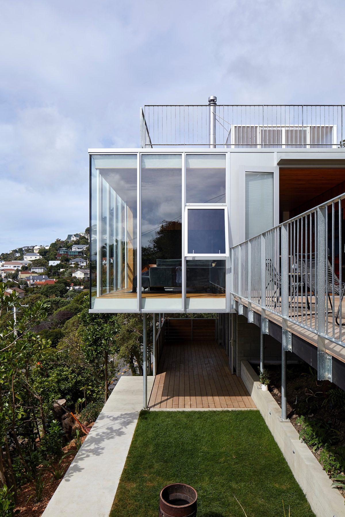 10×10 House, Kilbirnie — Shadow Constructs